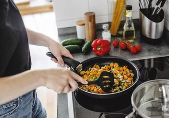 6 Hal yang Pantang Dilakukan Saat di Dapur, Nomor 3 Sering Diabaikan!