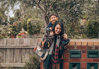 Bergulat dengan Flu Cukup Berat Selama 2 Hari, Andien Aisyah Ceritakan Perilaku sang Buah Hati Ketika Merawat Dirinya yang Sedang Sakit : Anak Ini Ngambil Termometer dan Menaruh di Dahiku