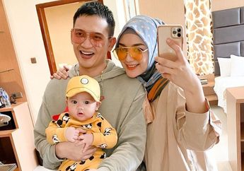 Citra Kirana Pamer Foto Bareng Rezky Aditya dan Sang Putra, Netizen Auto Gemas Lihat Wajah Lucu Baby Athar: Senyum Mas Athar Bikin Terpesona