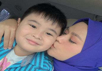 Ramai Perseteruan Istri Daus Mini yang Minta Tes DNA Ichal, Yunita Lestari Bercucuran Air Mata Ungkap Sang Putra Sampai Tanyakan Statusnya: Emang Bener ya Aku Bukan Anak Papi?