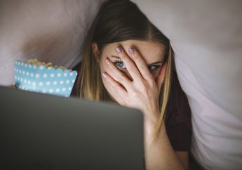 Hati-hati! Terlalu Sering Menonton Film Horor Justru Dapat Menyebabkan Dampak Buruk Ini