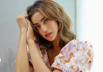 Nekat Bergaya Seksi di Bulan Ramadhan, Jessica Iskandar Kena Nyinyiran Pedas Saat Kepergok Foto Nangkring di Atas Mobil hingga Pamerkan Bagian Dadanya, Netizen: Woy, Bulan Puasa Kak!