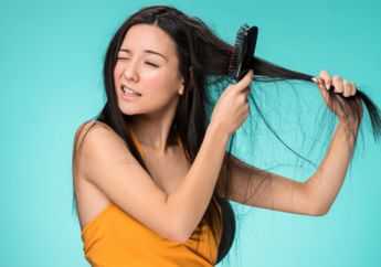 Bisa Bikin Rambut Ketombean Hingga Infeksi Kulit Kepala, Ternyata Mencuci Sisir Sangat Penting dan Nggak Boleh Asal-asalan, Begini Cara Membersihkan Berdasarkan Jenisnya