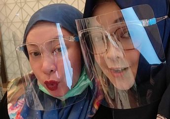 Belum Kering Air Matanya Setelah Kepergian Ibunda Tercinta, Tangis Melly Goeslaw Kembali Pecah Dengar Rina Gunawan Meninggal Dunia, Sang Musisi Cuma Bisa Pasrah: 2 Wanita Hebat yang Sudah Menyelesaikan Perannya di Dunia