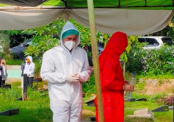 22 Tahun Arungi Bahtera Rumah Tangga Bersama, Teddy Syach Ikhlaskan Kepergian Rina Gunawan: Terima Kasih Allah, Engkau Telah Mengirim Istri yang Baik kepada Hamba...