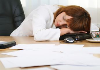 Nggak Pusing Lagi Cari Posisi Tidur Siang Nyaman di Kantor, Ini 5 Cara yang Bisa Dicoba!