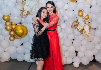 Terlihat Seperti Kakak-Adik, Intip Penampilan Ririn Ekawati dan Anak Sulungnya yang Sama-sama Modis!