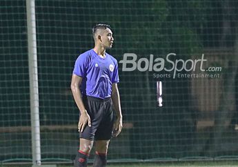 Perjudian Gagal Aji Santoso: Tepikan Eks Leicester Demi Bek Timnas U-19 yang Kena Kartu Merah