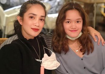 Tak Gengsi Diajak Melancong ke Pasar, Pesona Anak Gadis Ussy Sulistiawaty yang Beranjak Dewasa Sukses Bikin Netizen Terpukau