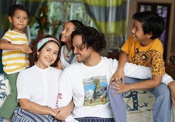 Definisi Halaman Syahdu Impian! Ini Penampakkan Belakang Rumah Artis Dwi Sasono dan Widi Mulia yang Banyak Tanaman Hijau