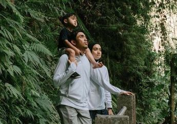 Ayudia Bing Slamet Pamer Foto Bareng Sekala, Netizen Auto Dibikin Terpana dengan Putra Ditto Percussion yang Beranjak Dewasa:  Gemes Banget sih Mas Bayi