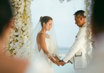 Digelar Secara Intim, Yuk Intip Potret Pernikahan Julie Estelle dan David Tjiptobiantoro di Maldives