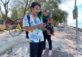 Ziarahi Makam Sang Istri Pasca 7 Hari Ditinggalkan untuk Selama-lamanya, Teddy Syach Syok Lihat Penampakan Pusara Rina Gunawan: Kaget Pas Lihat