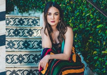 Lakukan Pemotretan dengan Menggunakan Celana Transparan, Intip Penampilan Luna Maya yang Unik dan Keren Banget!