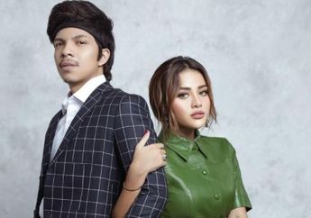 Tetap Tampil Anggun dengan Busana Tertutup bak Bangsawan Eropa, Aurel Hermansyah Pakai Dress Rp 18 Jutaan, Netizen: Wow Bisa Buat Beli Motor...