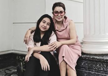 Centilnya Bak Sudah Mendarah Daging, Intip Potret Lawas Anak Gadis Mayangsari Saat Dandan Menor Kenakan Lipstik Merah Merona