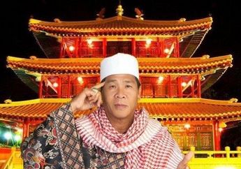 19 Tahun Lamanya Siapkan Liang Lahatnya Sendiri, Begini Penampakan Kuburan Anton Medan, Tertutup Meja dan Dikelilingi Sofa Hitam untuk Menyambut Tamu