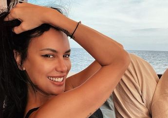 Sophia Latjuba Sudah Berusia Setengah Abad, Intip Potret Cantik nan Awet Muda Mantan Ariel NOAH yang Bikin Minder, Simak Baik-baik Apa Olahraga yang Jadi Favorit Ibu Eva Celia Ini!