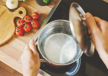 Masak Nasi Pakai Air Mendidih Bisa Bikin Rice Cooker Cepat Rusak? Begini Faktanya!