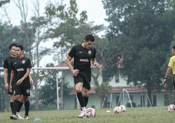 Berita Transfer - Tinggalkan PSS Sleman, Bek Naturalisasi Indonesia Selangkah Menuju Persis Solo