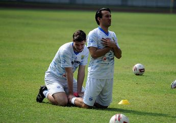 Debut Tertunda, Pelatih Persib Ungkap Alasan Tak Mainkan Ezra Walian