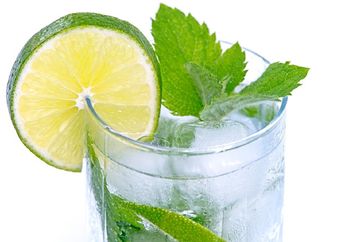 Minum Minuman Dingin saat Panas Terasa Menyegarkan, Ternyata Ini Efek Minum Air Dingin bagi Tubuh