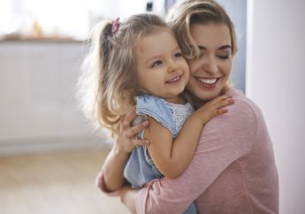 Manfaat Mengajarkan Kebaikan Hati Pada Anak Zaman Sekarang, Bikin si Kecil Lebih Bahagia loh!