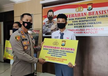 Kapolres Serahkan Beasiswa Kepada 3 Anak Berprestasi, Ini Pencapaian Mereka