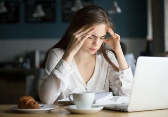 Jangan Santap Makanan Ini Kalau Nggak Mau Sakit Kepala Semakin Parah, Termasuk Cokelat dan Es Krim loh!