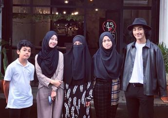 Pontang-panting Besarkan 4 Anaknya dengan Almarhum Uje Seorang Diri, Umi Pipik Tetiba Lontarkan Pesan Menyayat Hati Kepada Putra Putrinya : Sesungguhnya Tidak Akan Terjadi Sesuatu Kecuali dengan Izin Allah