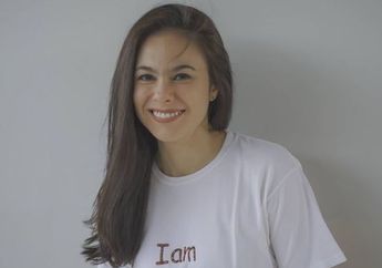 Tampak Tegas dan Berani dalam Pemotretan Terbaru, Wulan Guritno Tampil Berbeda dari Biasanya!