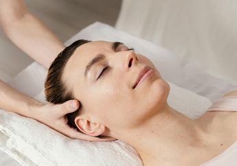 Bisakah Pijat Kulit Kepala Merangsang Pertumbuhan Rambut? Ini Penjelasannya!