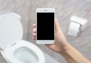 Mulai Sekarang, Jangan Bawa Handphone ke Kamar Mandi Kalau Tak Ingin Terjadi Hal Ini