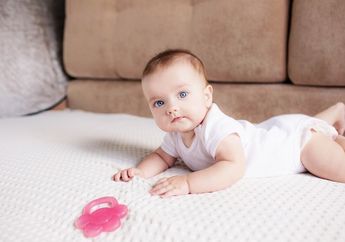 Kupas Tuntas Tummy Time Pada Bayi, Ini Hal-hal yang Harus Orangtua Pahami Agar Tidak Salah Langkah!