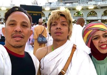 Nangis-nangis Video Call Bersama Orang Tuanya yang Tak Bisa Hadir di Pernikahan, Atta Halilintar: Mata Aku Bengkak