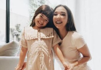 Gisella Anastasia Pajang Foto sang Buah Hati Pakai Baju Necis, Netizen Puji Paras Cantik Gempi hingga Tersadar Anak Gading Marten Sekarang Sudah Beranjak Besar: Udah Gadis Sekarang
