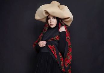 Demi Fokus Jalankan Ibadah Ramadhan 2021, Melly Goeslaw Tegas Tutup Kolom Komentar sampai Rela Akun Instagram Miliknya Jadi Lapak Promosi Bisnis Secara Gratis : Setiap Malam Live di IG