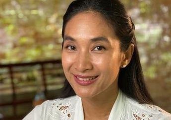 Suaminya Punya Darah Bangsawan Bali, Happy Salma Tampil Anggun bak Putri Kerajaan saat Mengucapkan Selamat Hari Raya Galungan, Netizen: Keindahan Indonesia