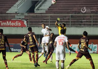 Arema FC Jilat Ludah Sendiri, Batal Rekrut Kiper Asing Demi Buru Hilman Syah