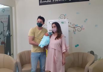 Baru Beberapa Hari Jadi Ayah, Andrew Andika Sudah Jago Gendong Anak Hingga Gantikan Popok