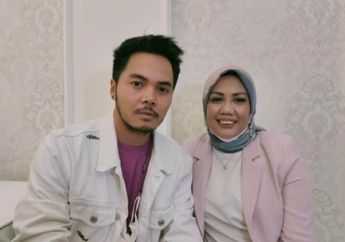 Bisnis Bareng di Bulan Puasa,&nbsp;Elly Sugigi dan Suami Jualan Sarung