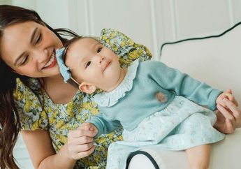 Anaknya Kerap Dinyinyiri Netizen Lantaran Dianggap Terlalu Kurus, Shandy Aulia Unggah Video Editan Claire Herbowo Berpipi Chubby: Jangan Ada yang Komplain Lagi ya