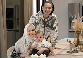 Dijuluki Bak Boneka Hidup hingga Lee Min Ho Cilik, Tengok Gantengnya Bayi Cut Meyriska dan Roger Danuarta saat Pose Nyentrik Bareng Dokter, Netizen Meleleh: Dedeknya Kok Kaya Boneka, Ganteng Banget