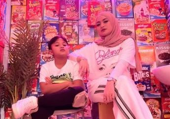 Nathalie Holscher Akhirnya Pulang ke Rumah, Anak Bungsu Sule Langsung Lengket sampai Tidur Bareng dengan Ibundanya: Bertiga sama Dedek