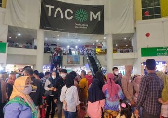 Abaikan Protokol Covid-19, Pengunjung Pasar Tanah Abang Nekat Berdesak-desakan Tanpa Jarak hingga Masker Hanya 'Mejeng' di Dagu