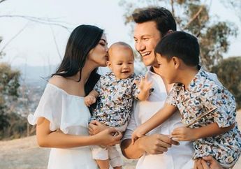 Jagoan Kecilnya Makin Pandai Baca Tulisan Arab, Titi Kamal Kaget Saksikan Putranya yang Masih Berusia 3 Tahun Sudah Lancar Melafalkan Satu Ayat Al-Quran: Ya Allah Adek.