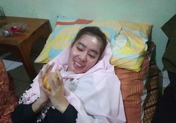 Jokowi Bantu Guru yang Lumpuh Usai Divaksin,  Sang Ayah Siap Lakukan Tindakan Ini