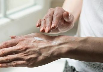 Hindari Tanda-tanda Penuaan Dini, Simak Cara Mengatasi Keriput di Tangan yang Perlu Kalian Tahu!