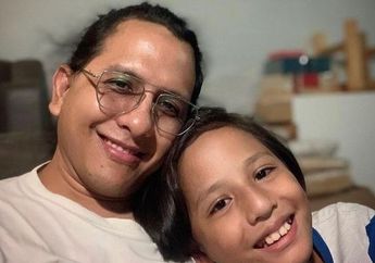 Tak Bisa Main Bersama Ayahnya Lagi, Putra Kedua Joanna Alexandra Beri Benda Spesial di Sisi Jenazah Raditya Oloan