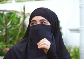Dinyinyiri Netizen Perkara Uje Poligami, Umi Pipik Pilih Cuek dan Nongkrong Cantik Bareng Ayu Azhari, Sifat Aslinya Dibongkar sang Ratu Sinetron: Ternyata...